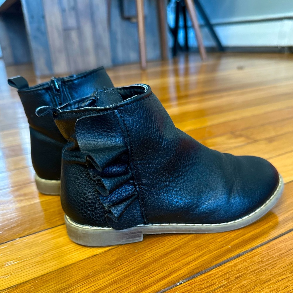 GAP Girls Black Chelsea boots. Size 10